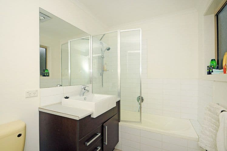 24 Robinia Street, Frankston VIC 3199, Frankston - Thumbnail 5