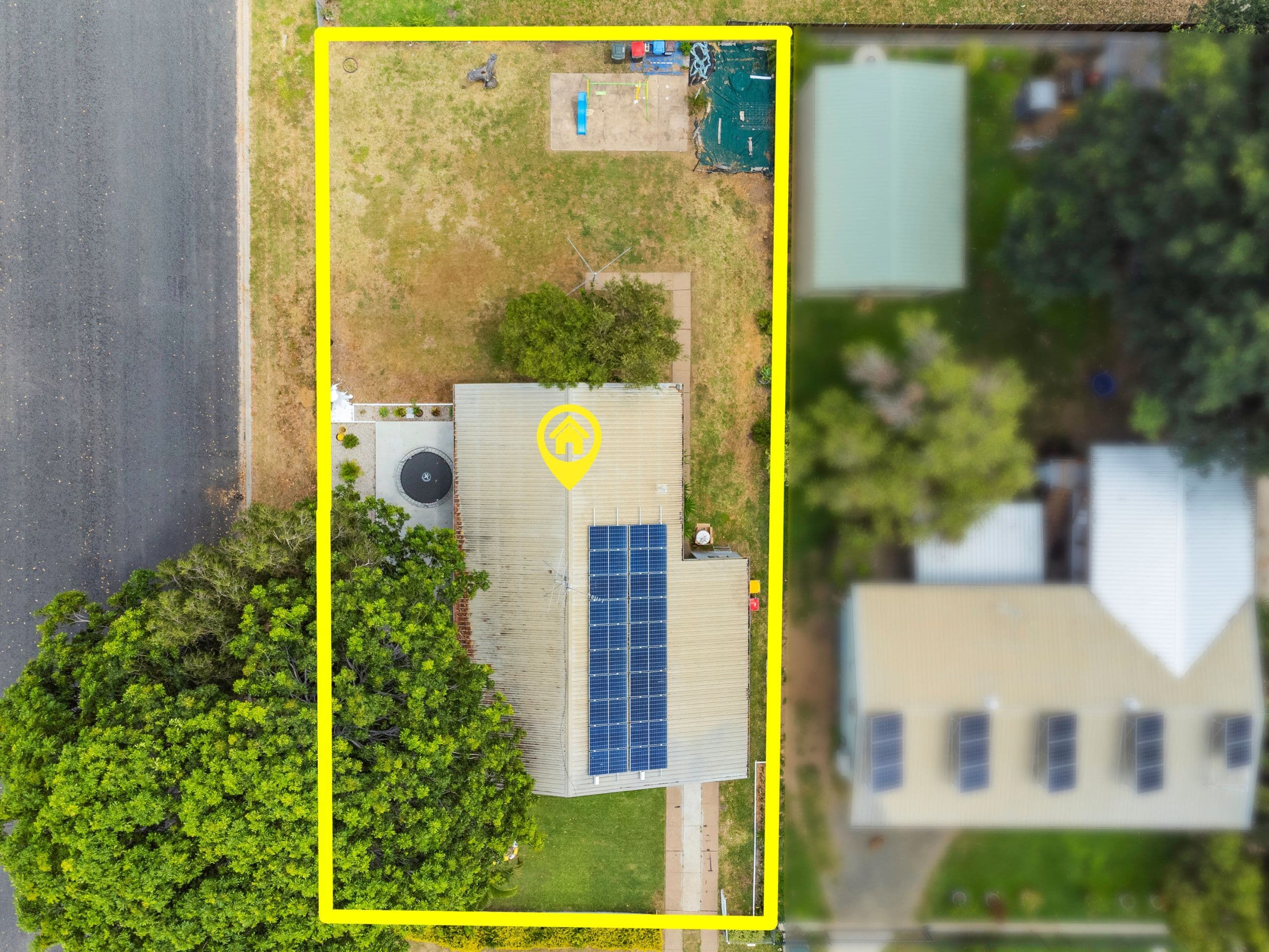 77 Hospital Road, Emerald QLD 4720, Emerald - Thumbnail 2