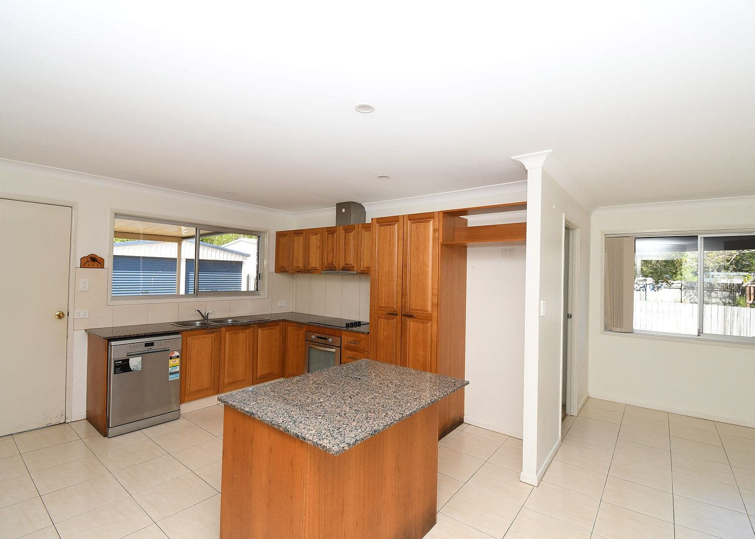 71 Urangan Street, Torquay QLD 4655, Torquay - Thumbnail 4