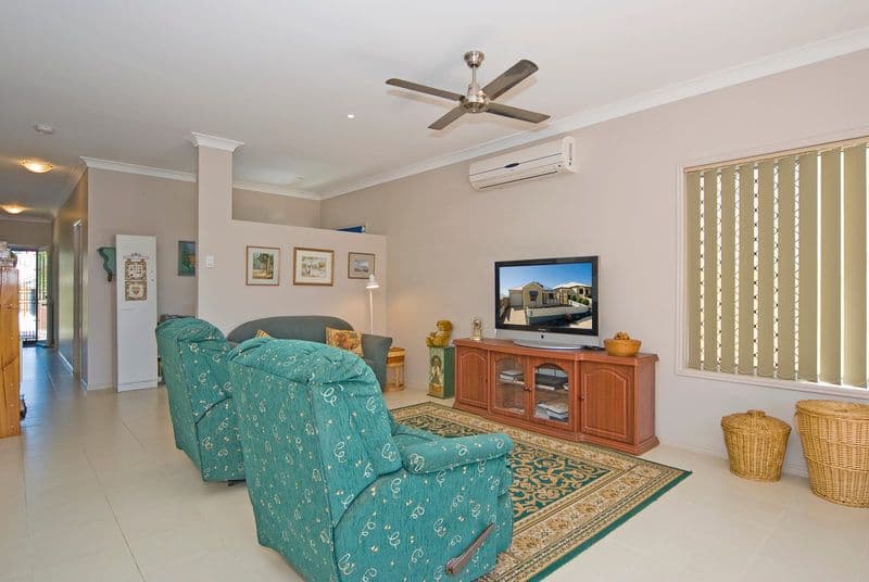 8 Freesia Close, SPRINGFIELD LAKES QLD 4300, Springfield Lakes - Thumbnail 2