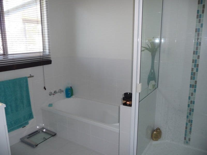 11 Cockatoo Drive, NEW AUCKLAND QLD 4680, New Auckland - Thumbnail 5