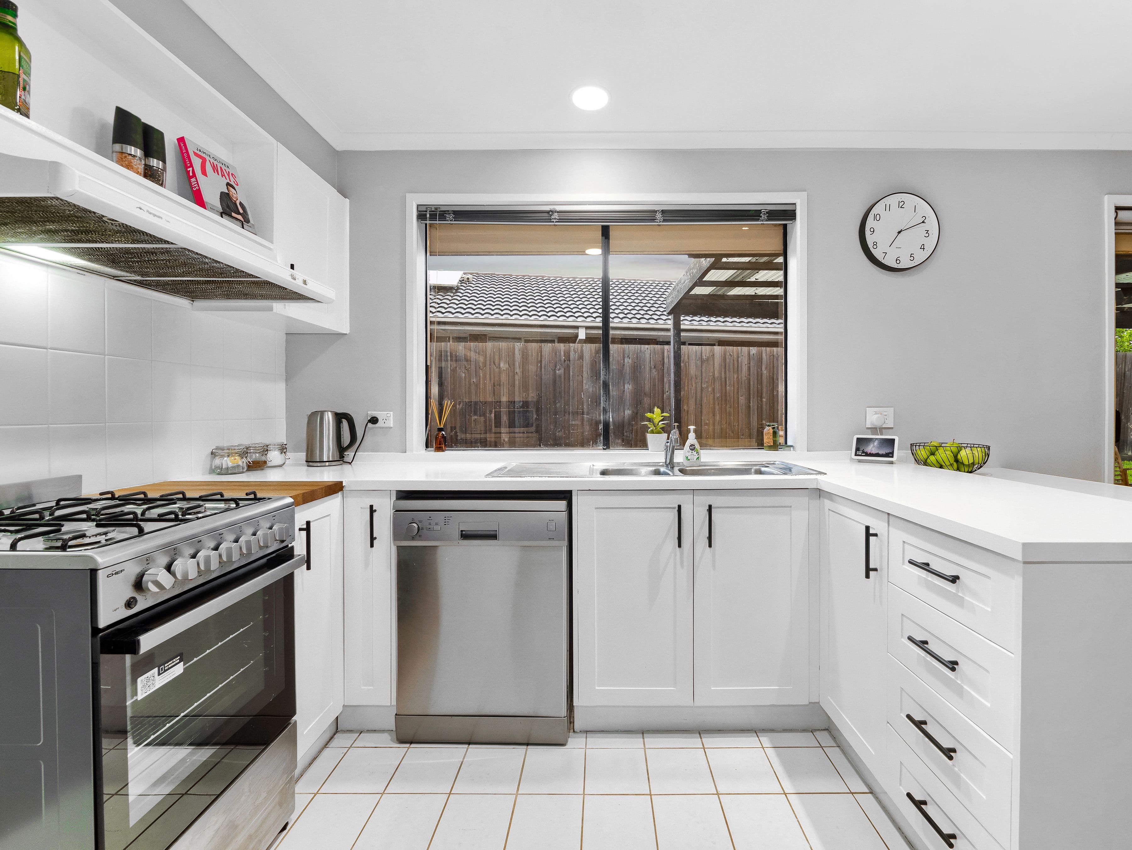 2 Fishburn Place, Cranbourne West VIC 3977, Cranbourne West - Thumbnail 2
