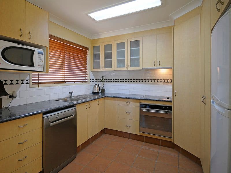 48 Coogeen Street, SORRENTO QLD 4217, Sorrento - Thumbnail 8