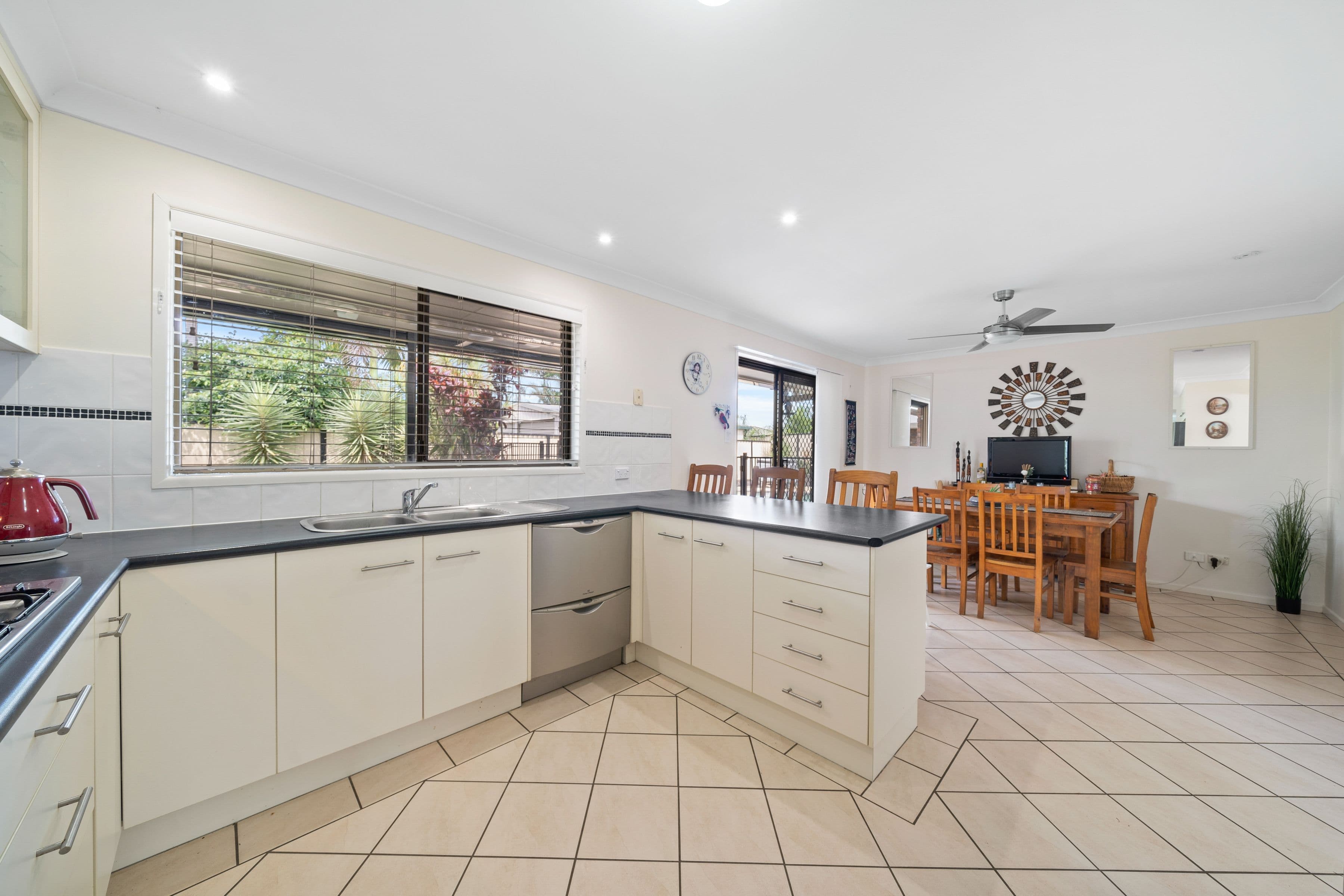 25 Parkroyal Crescent, Regents Park QLD 4118, Regents Park - Thumbnail 4
