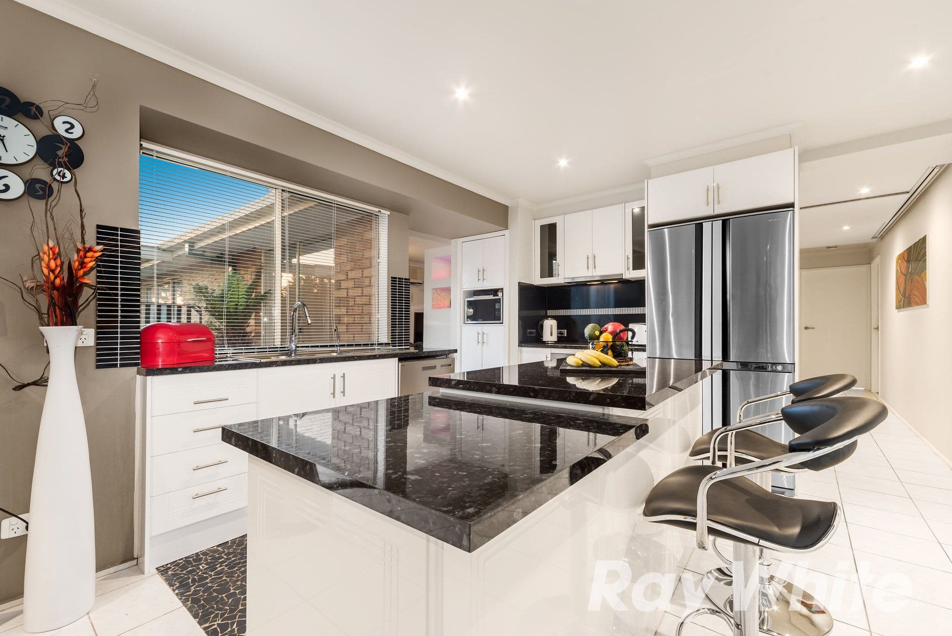9 Hobson Crescent, Mill Park VIC 3082, Mill Park - Thumbnail 3