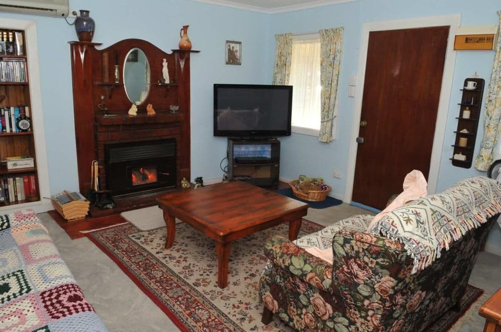 49  Ebden Street, HEATHCOTE VIC 3523, Heathcote - Thumbnail 2