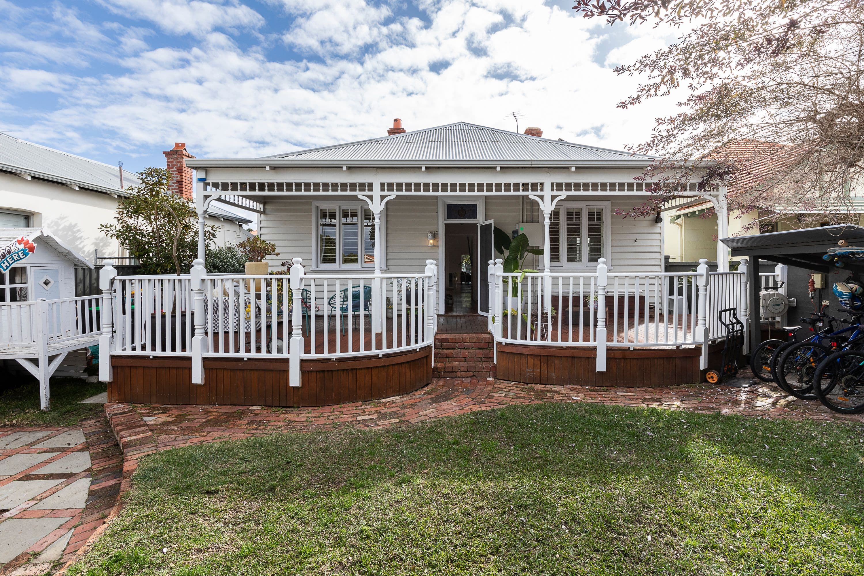 27 Dunedin Street, Mount Hawthorn WA 6016, Mount Hawthorn - Thumbnail 2
