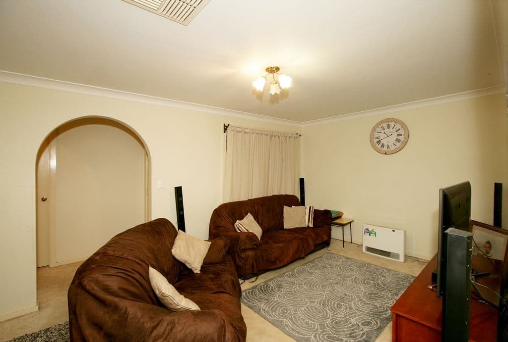 72 Dalman Parkway, Glenfield Park NSW 2650, Glenfield Park - Thumbnail 3