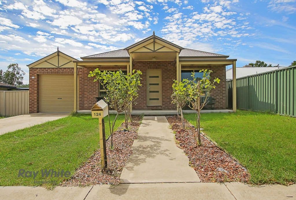 124 Sturt Street, HOWLONG NSW 2643, Howlong - Image 1