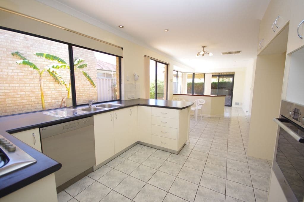 21 Guadalupe Drive, BALLAJURA WA 6066, Ballajura - Thumbnail 4
