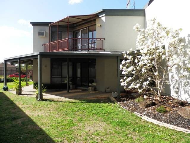 70 Rutley Crescent, ECHUCA VIC 3564, Echuca - Thumbnail 2