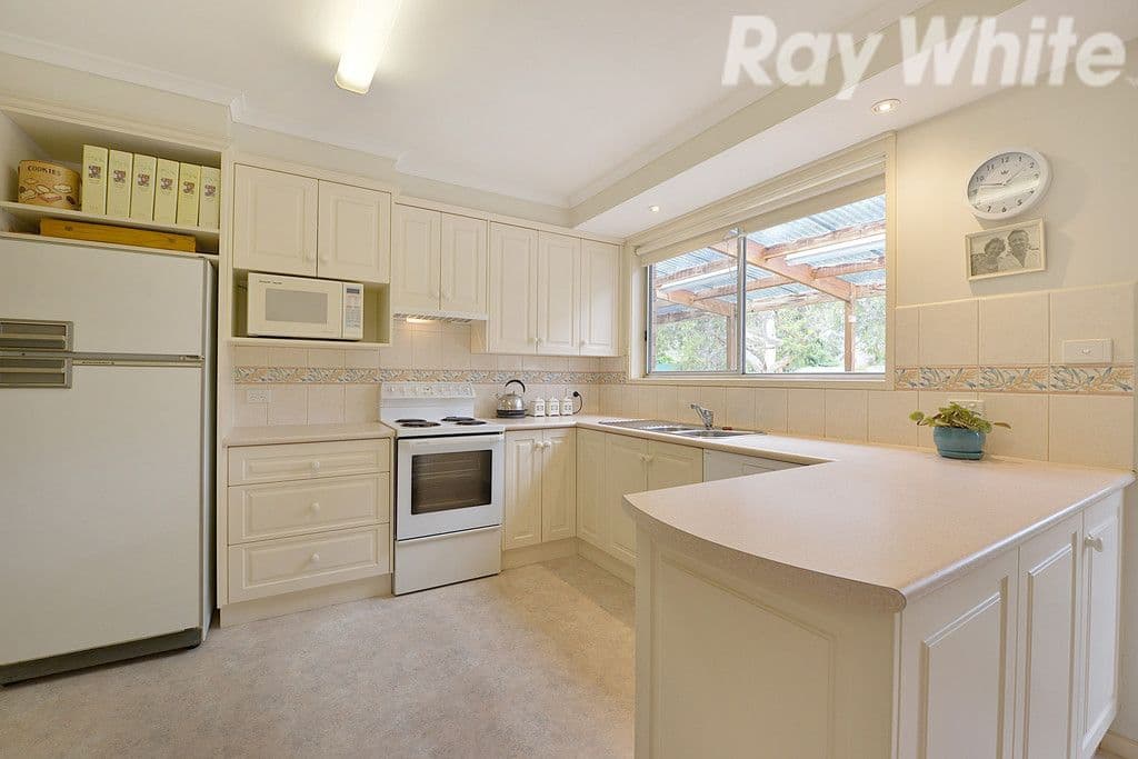 10 Peter Drive, Ferntree Gully VIC 3156, Ferntree Gully - Thumbnail 4