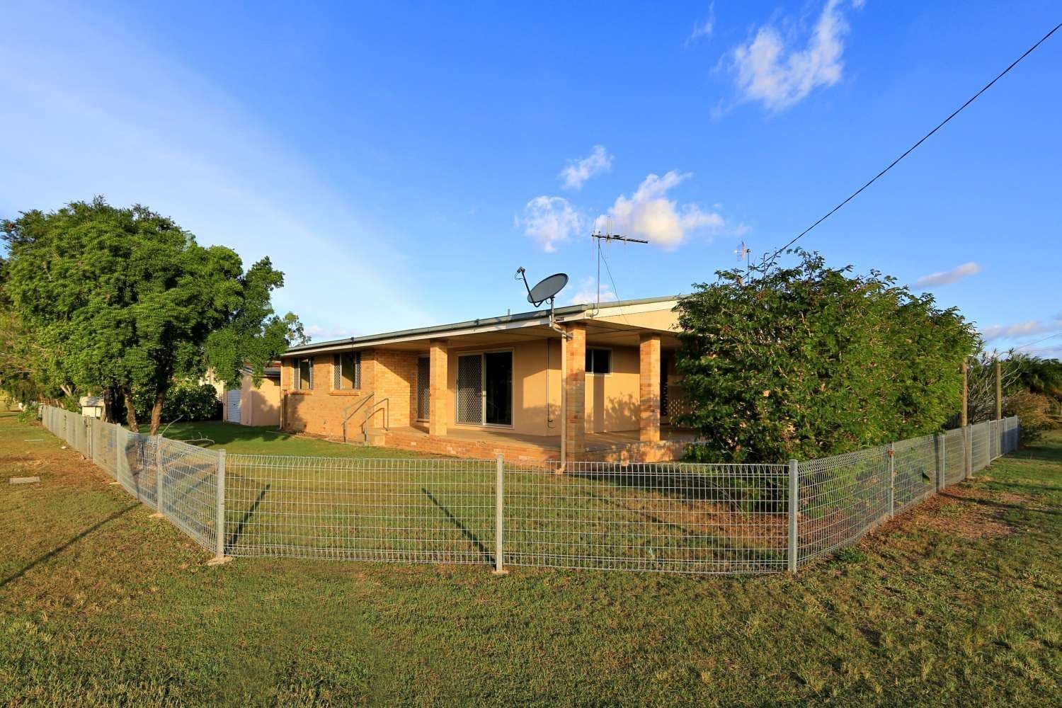 38 Tarakan Street, SVENSSON HEIGHTS QLD 4670, Svensson Heights - Thumbnail 2