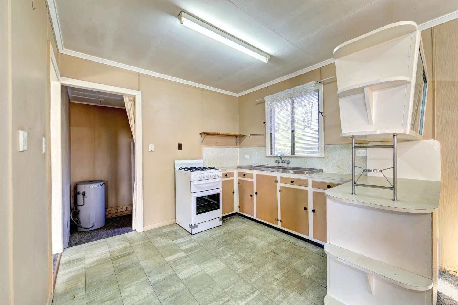 38 Tarakan Street, SVENSSON HEIGHTS QLD 4670, Svensson Heights - Thumbnail 5