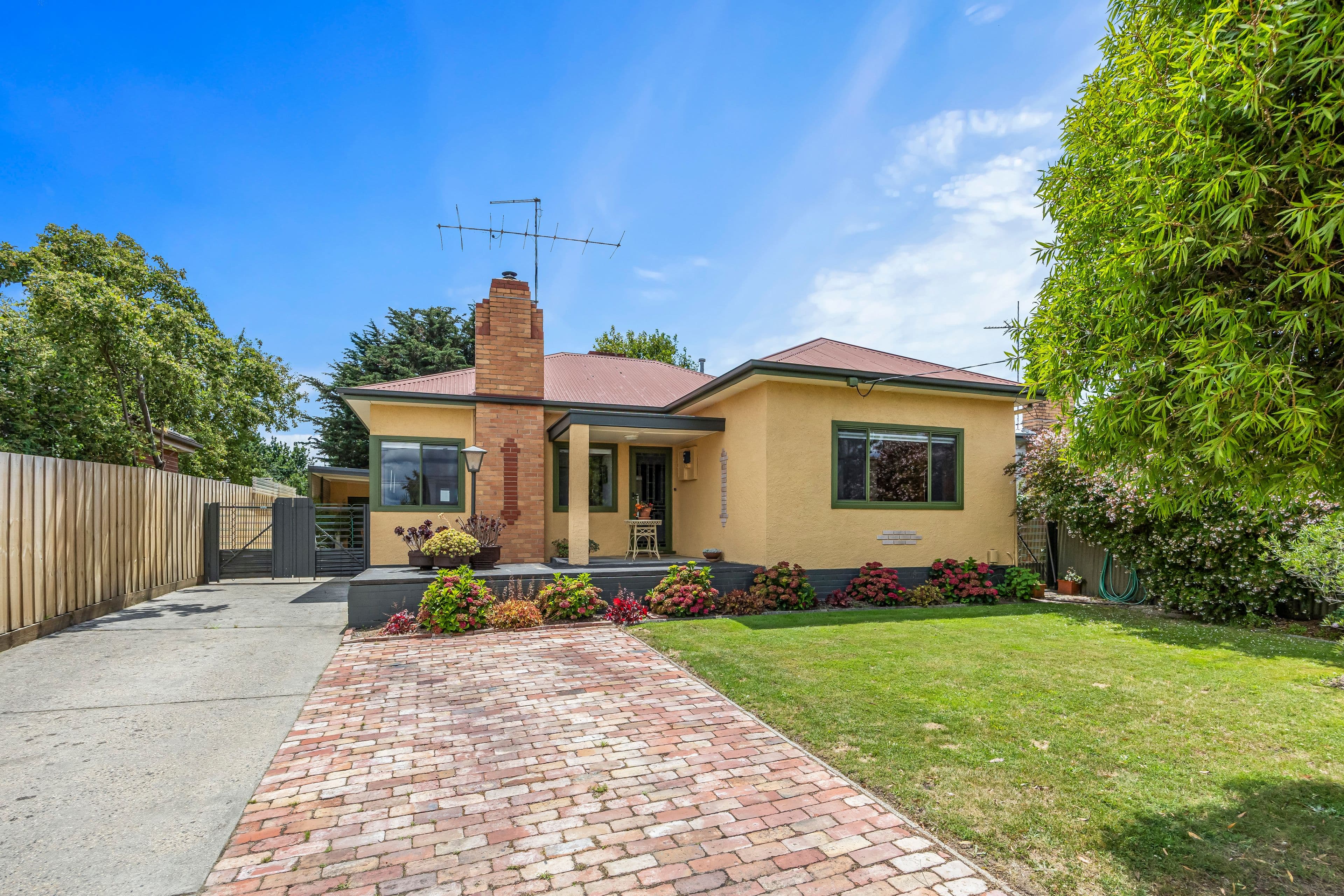 25 Napier Street, Black Hill VIC 3350, Black Hill - Thumbnail 2