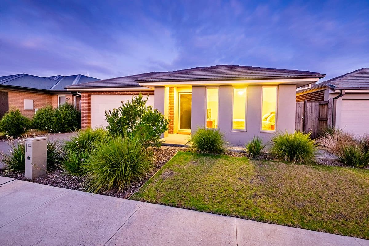 13 Omeara Crescent, Cranbourne East VIC 3977, Cranbourne East - Thumbnail 2