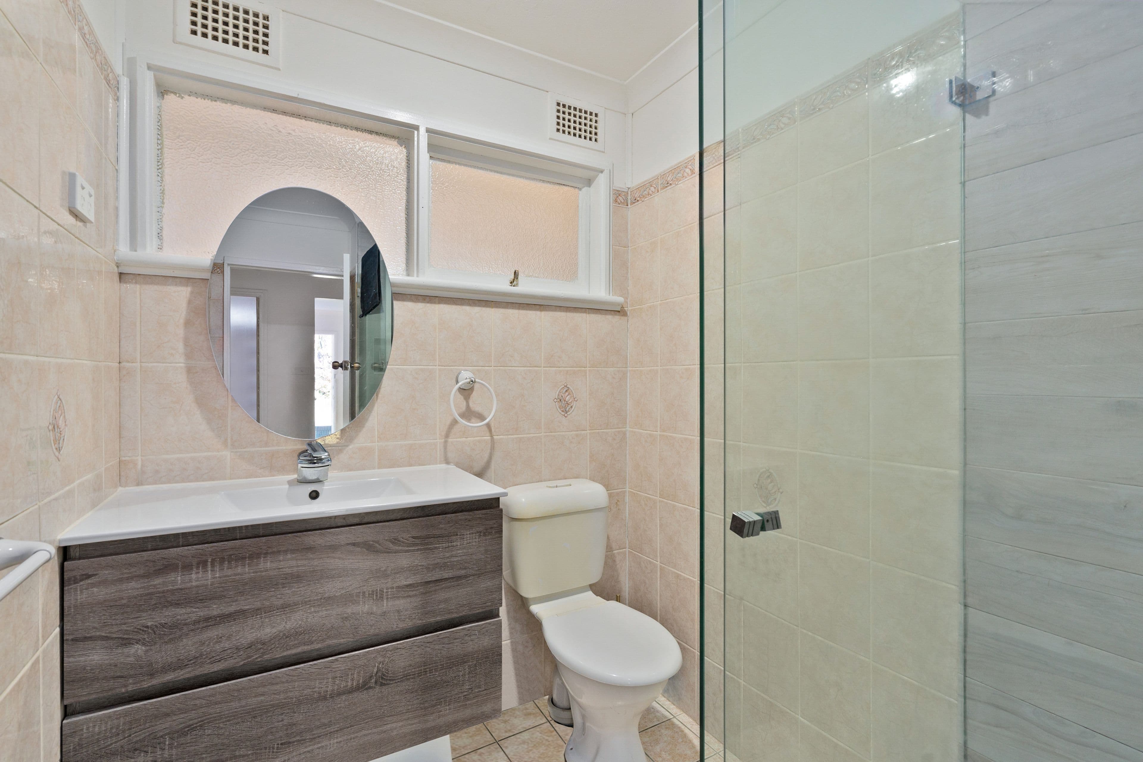 2 Megan Avenue, Smithfield NSW 2164, Smithfield - Thumbnail 6