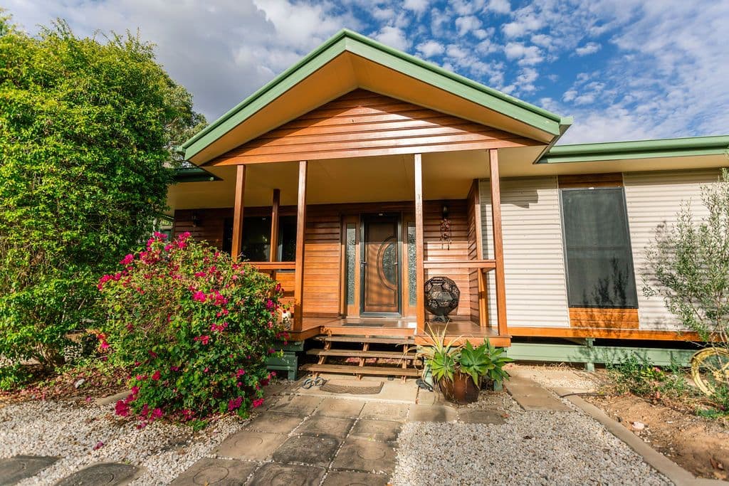 16 Coaker Drive, Emerald QLD 4720, Emerald - Thumbnail 3