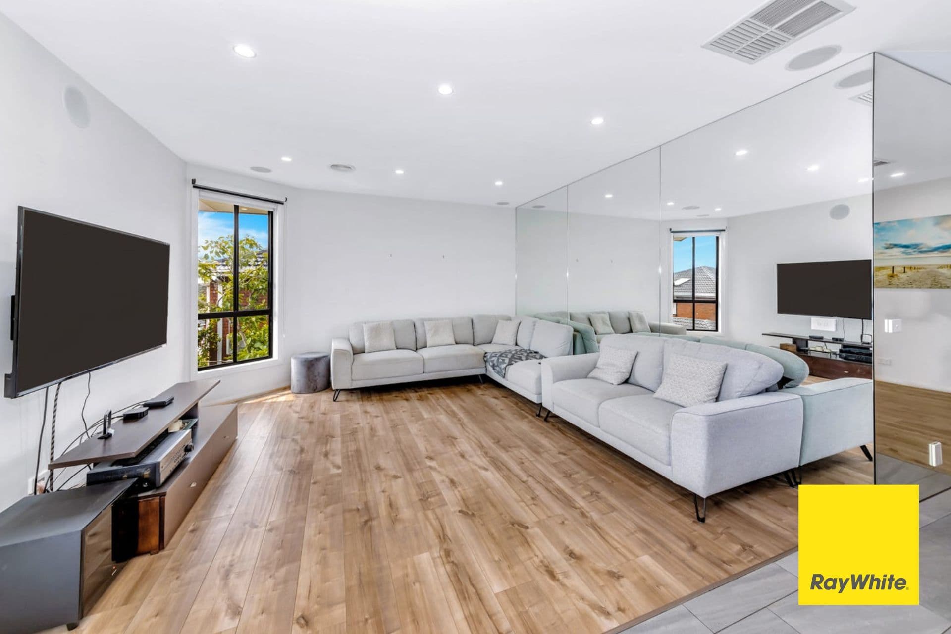 8 Temby Close, Endeavour Hills VIC 3802, Endeavour Hills - Thumbnail 2