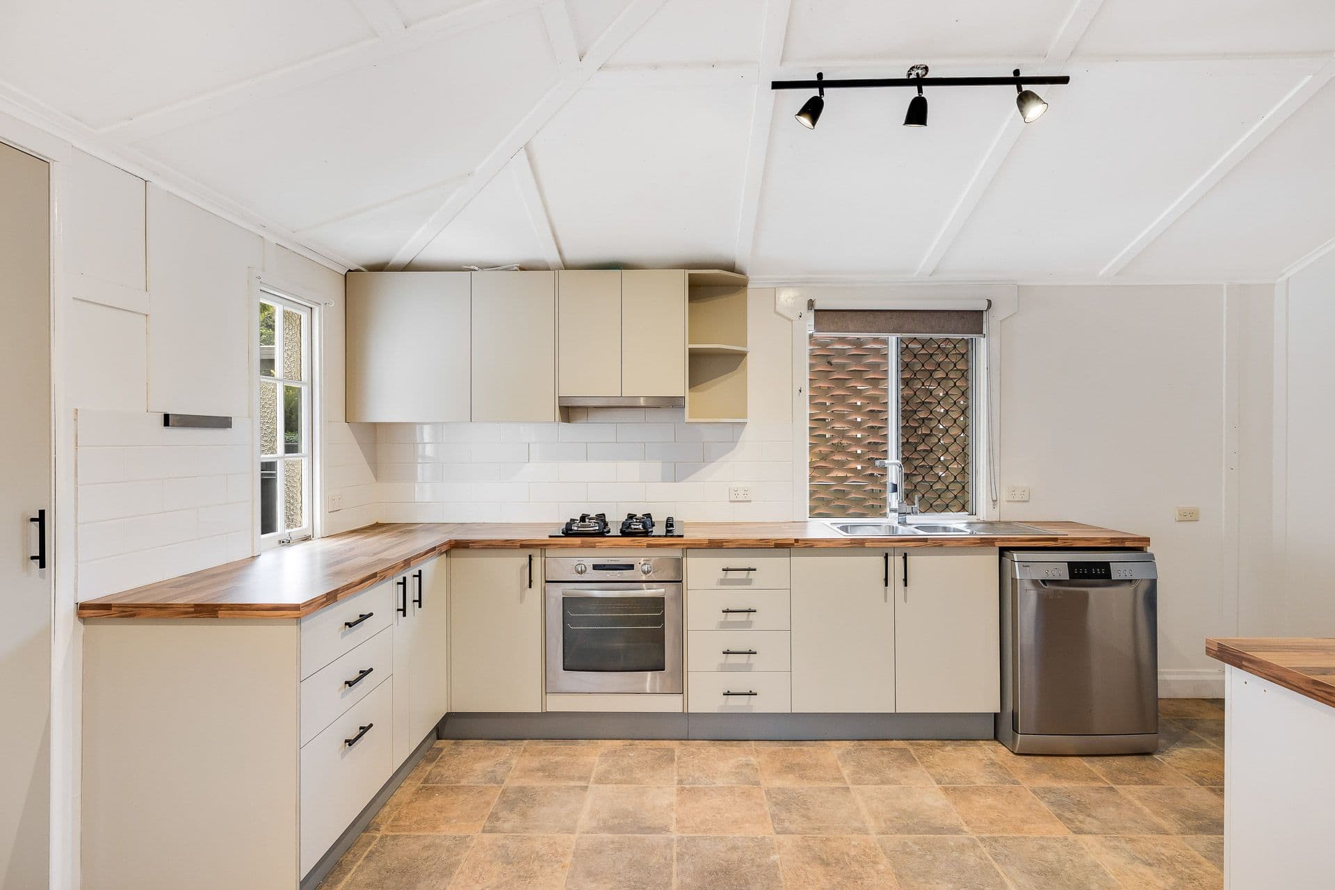 54 Weetwood Street, Newtown QLD 4350, Newtown - Thumbnail 2