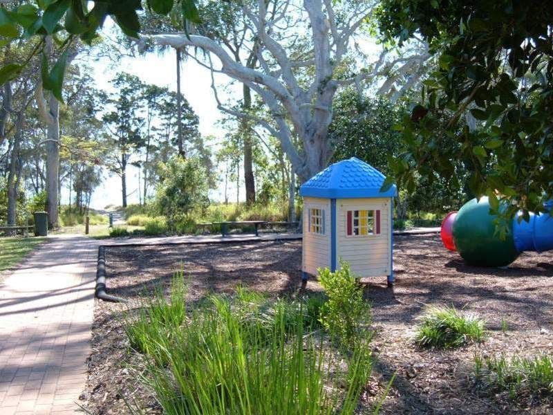 5  Beachside Court, TOOGOOM QLD 4655, Toogoom - Thumbnail 2