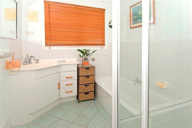 105 Railway Parade, THORNESIDE QLD 4158, Thorneside - Thumbnail 5