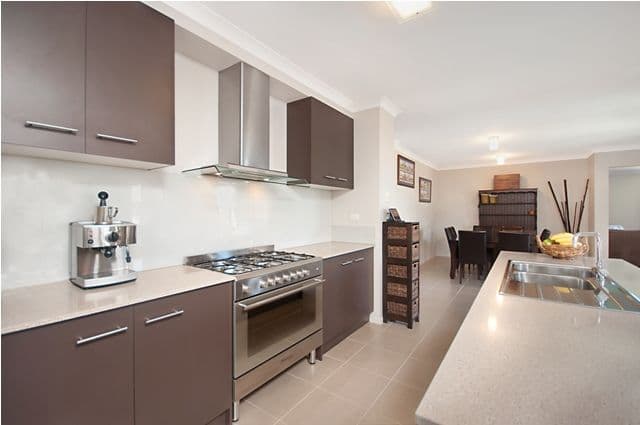 20 Thackery Drive, WARRNAMBOOL VIC 3280, Warrnambool - Thumbnail 2