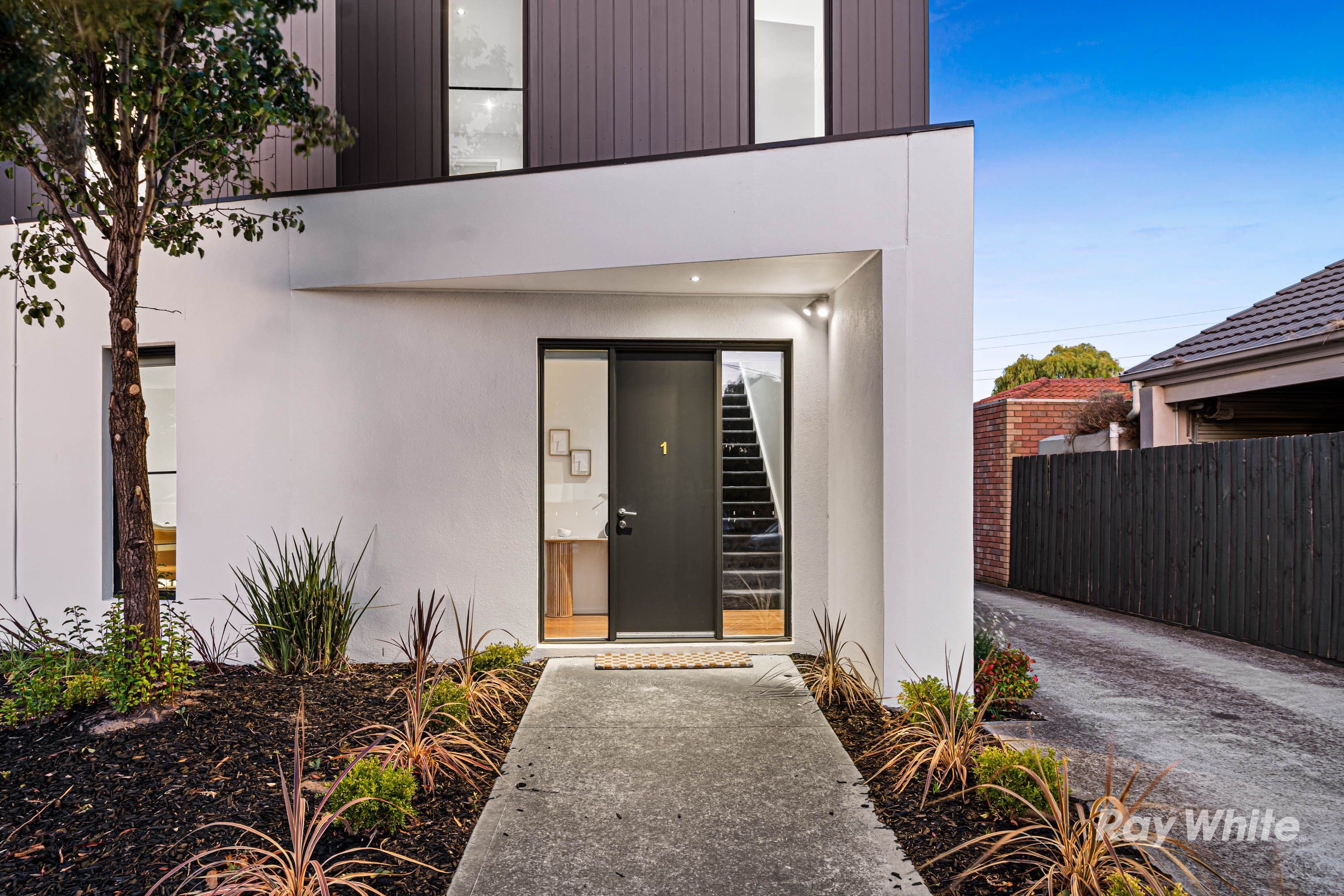 2 Warwick Place, Tullamarine VIC 3043, Tullamarine - Thumbnail 2