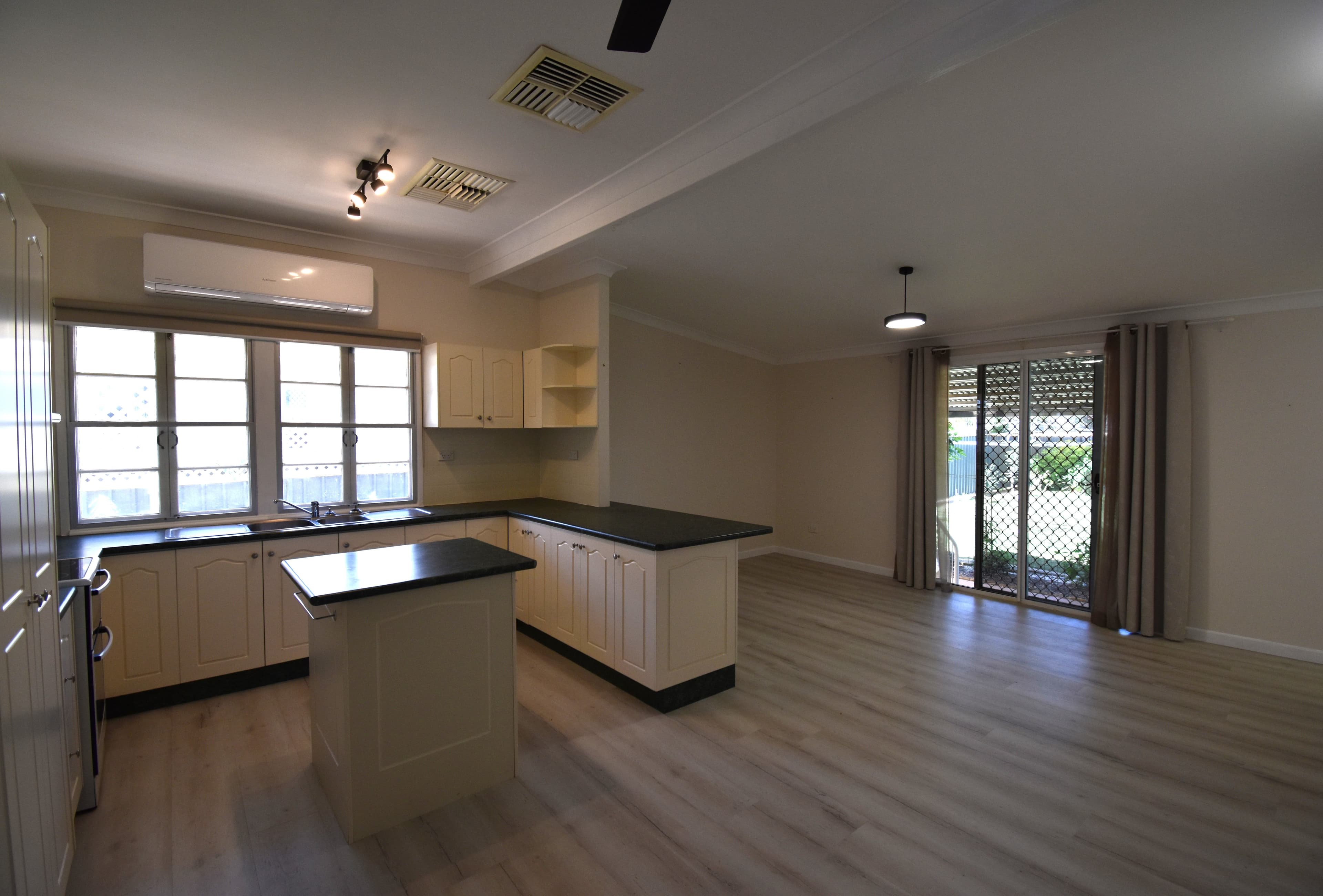 7 Heron Street, Longreach QLD 4730, Longreach - Thumbnail 5