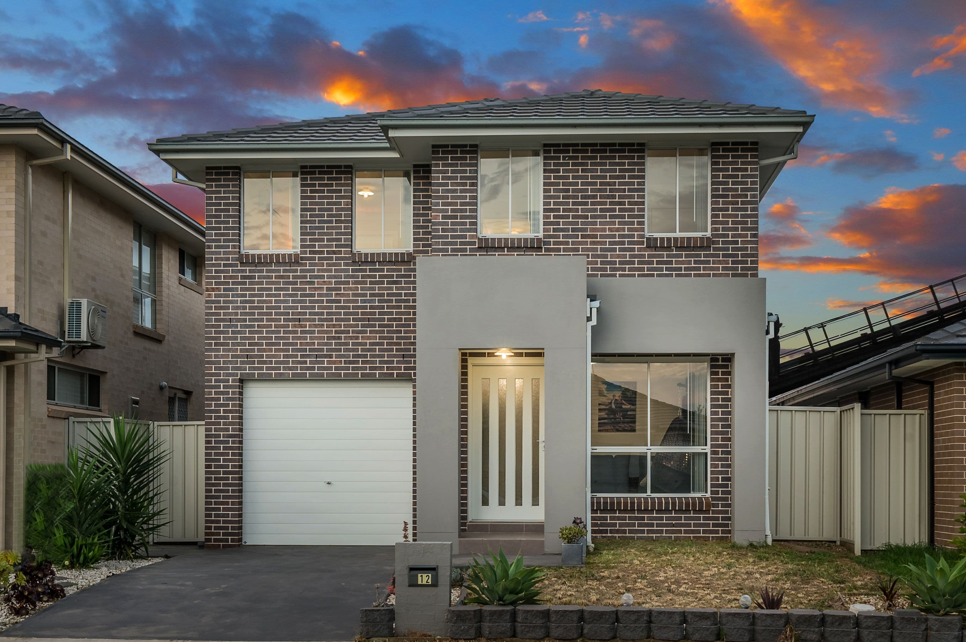 12 Follet Avenue, Middleton Grange - Thumbnail 2