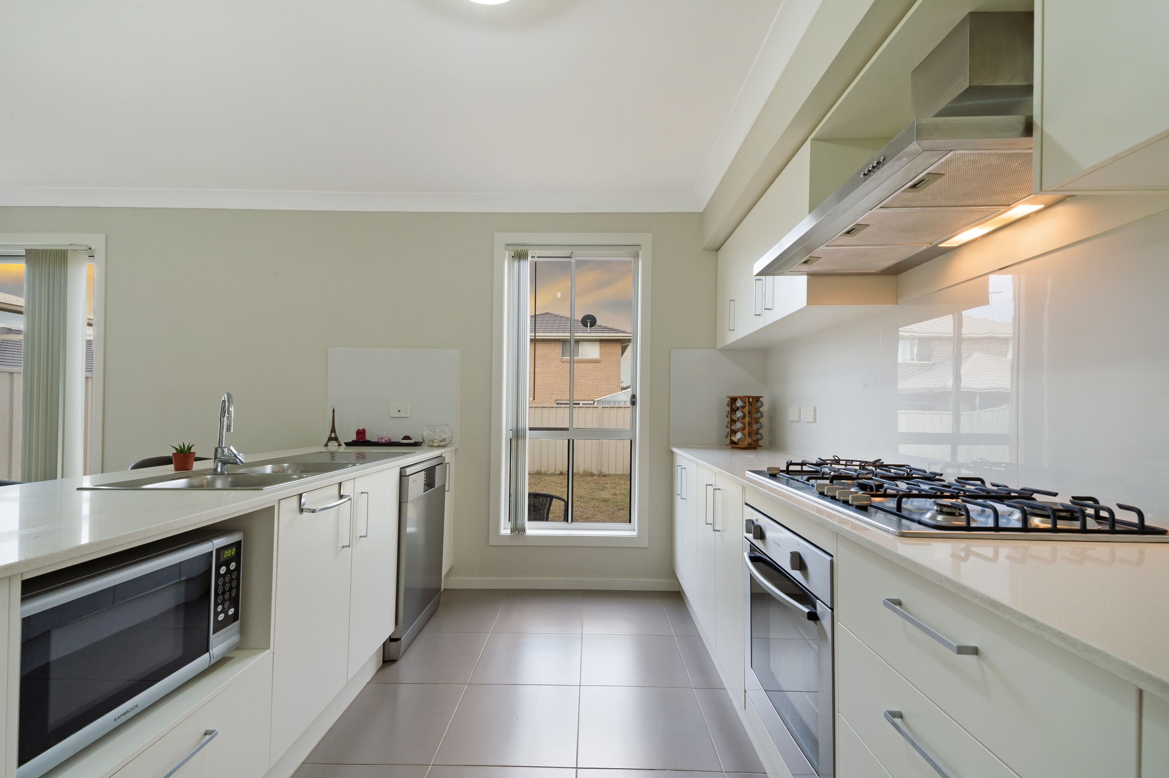 12 Follet Avenue, Middleton Grange - Thumbnail 5