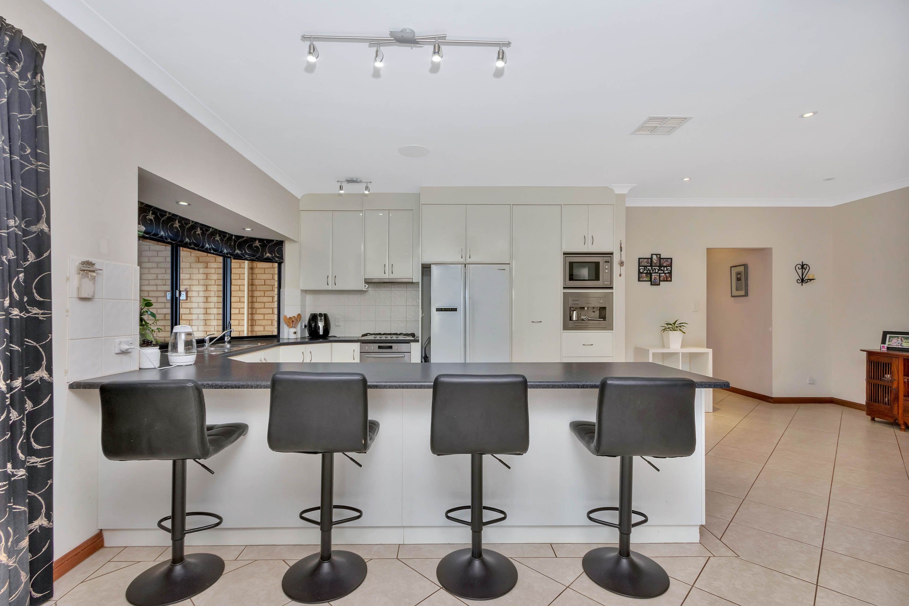 12 Jean Avenue, Two Wells SA 5501, Two Wells - Thumbnail 2