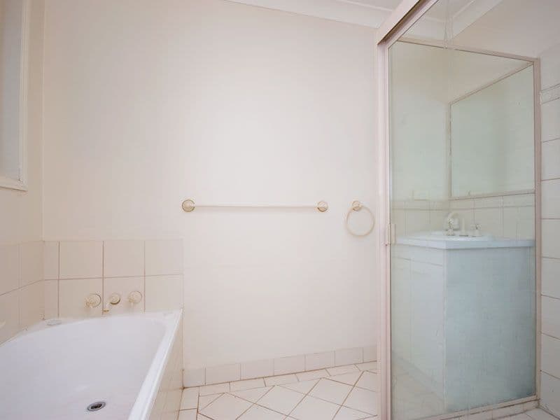 5 Warburton Close, FOREST LAKE QLD 4078, Forest Lake - Thumbnail 5