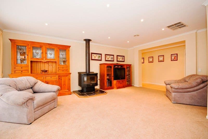 19 GLENPARK Drive, WONGA PARK VIC 3115, Wonga Park - Thumbnail 2