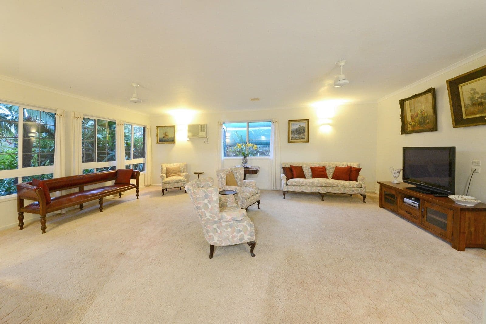 198 Shute Harbour Road, CANNONVALE QLD 4802, Cannonvale - Thumbnail 2