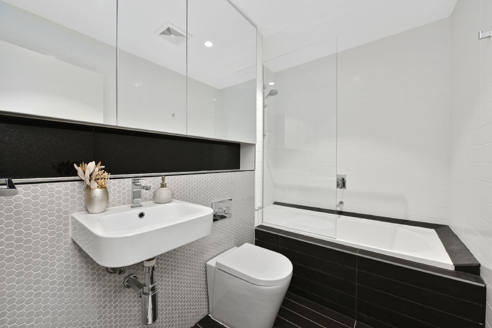 95 Dalmeny Avenue, Rosebery NSW 2018, Rosebery - Thumbnail 8