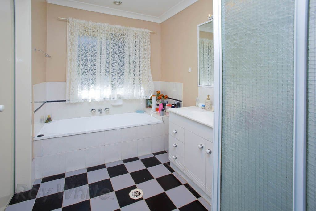 5 Karnak Court, CAMIRA QLD 4300, Camira - Thumbnail 6
