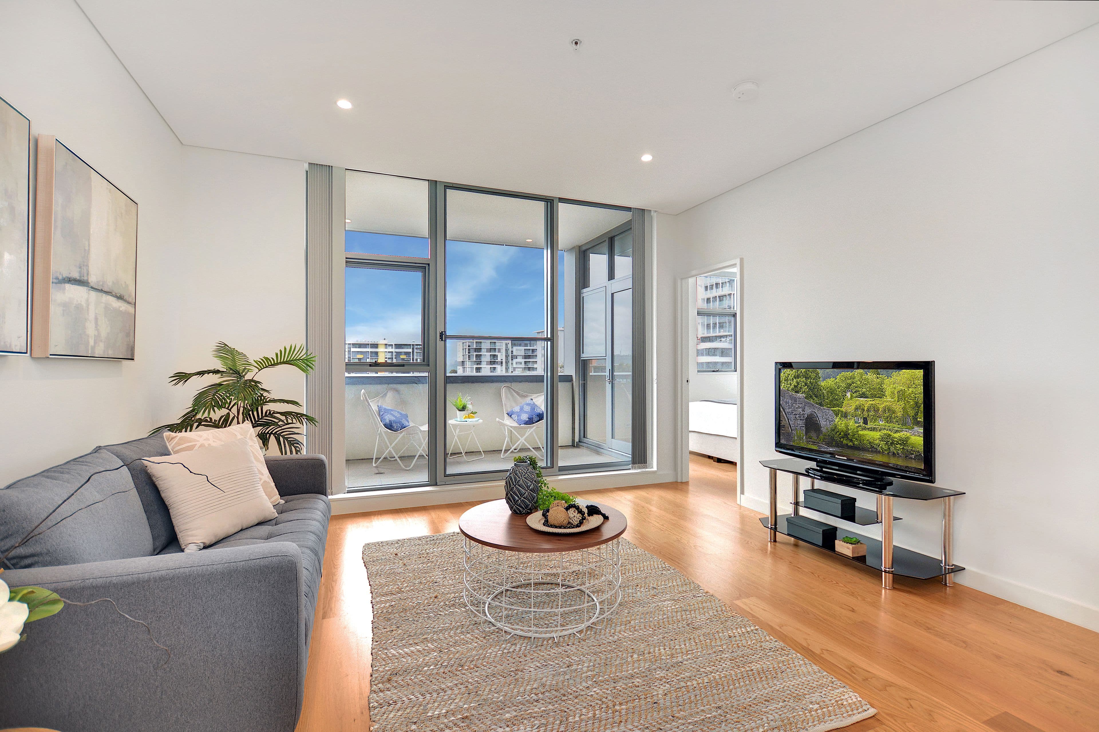 2/11 Nicholson Street, Footscray - Thumbnail 2