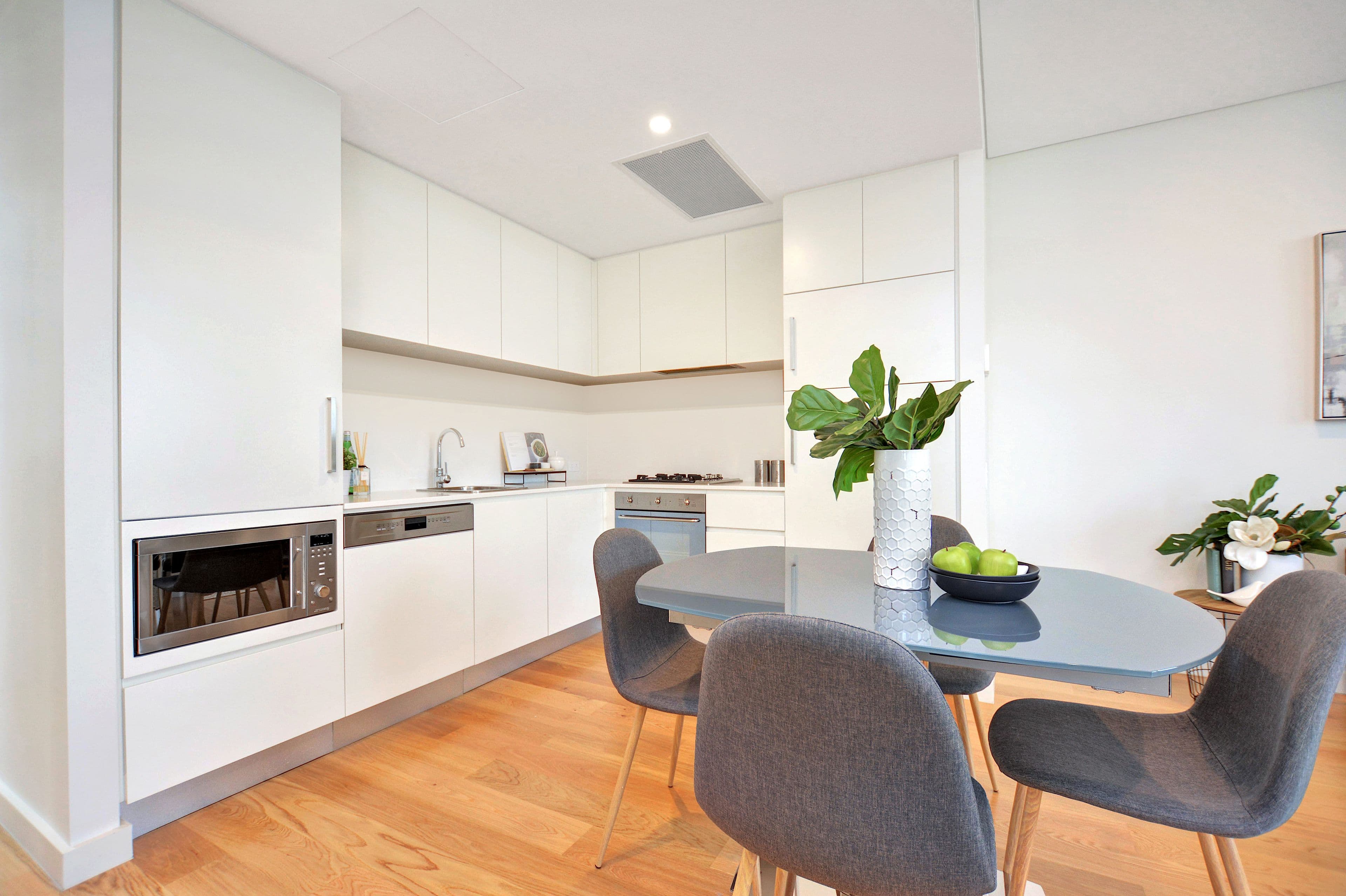 2/11 Nicholson Street, Footscray - Thumbnail 3