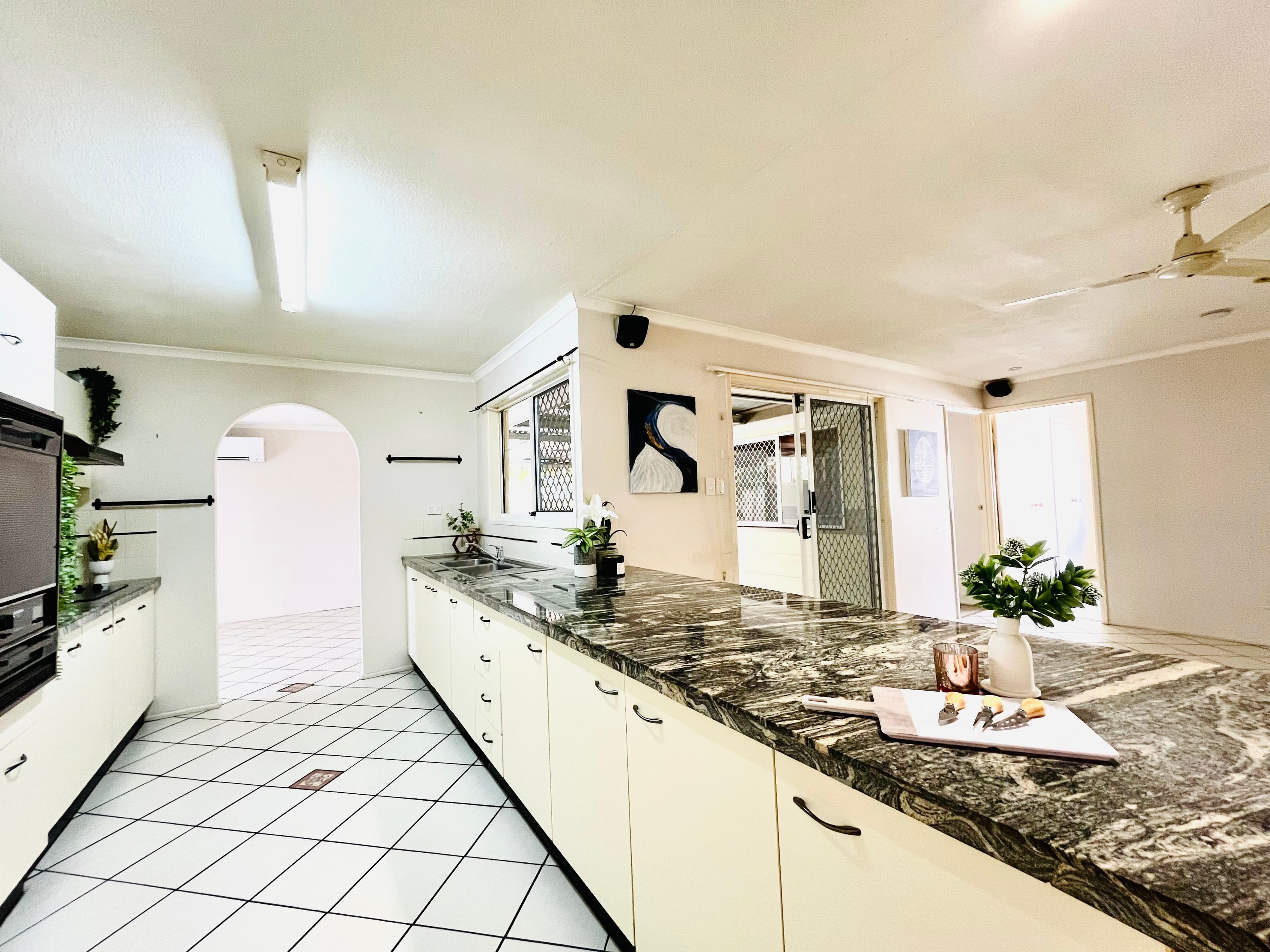 39 Shields Street, Mount Warren Park QLD 4207, Mount Warren Park - Thumbnail 2