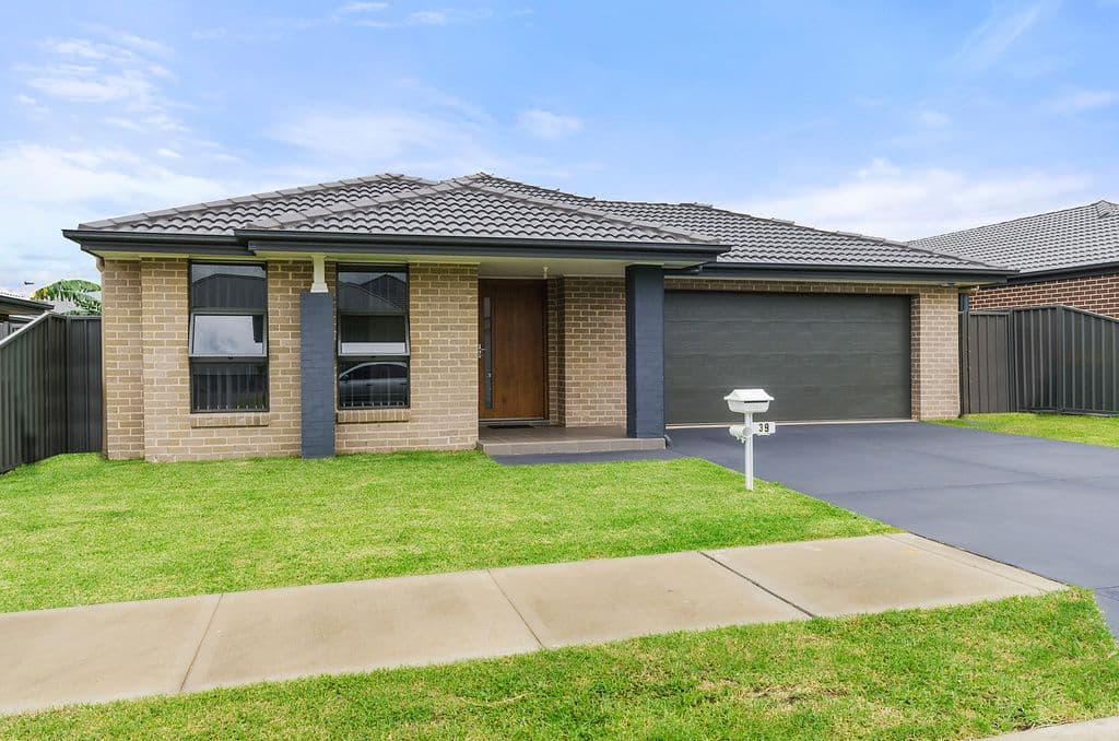 39 Flemmings Crescent, Horsley NSW 2530, Horsley - Image 1