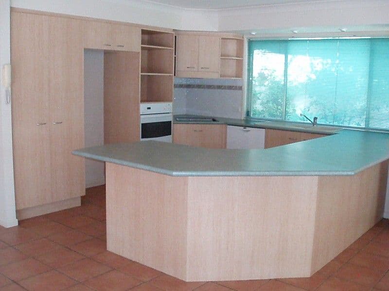 23 Maltravers Drive, ARUNDEL QLD 4214, Arundel - Thumbnail 2