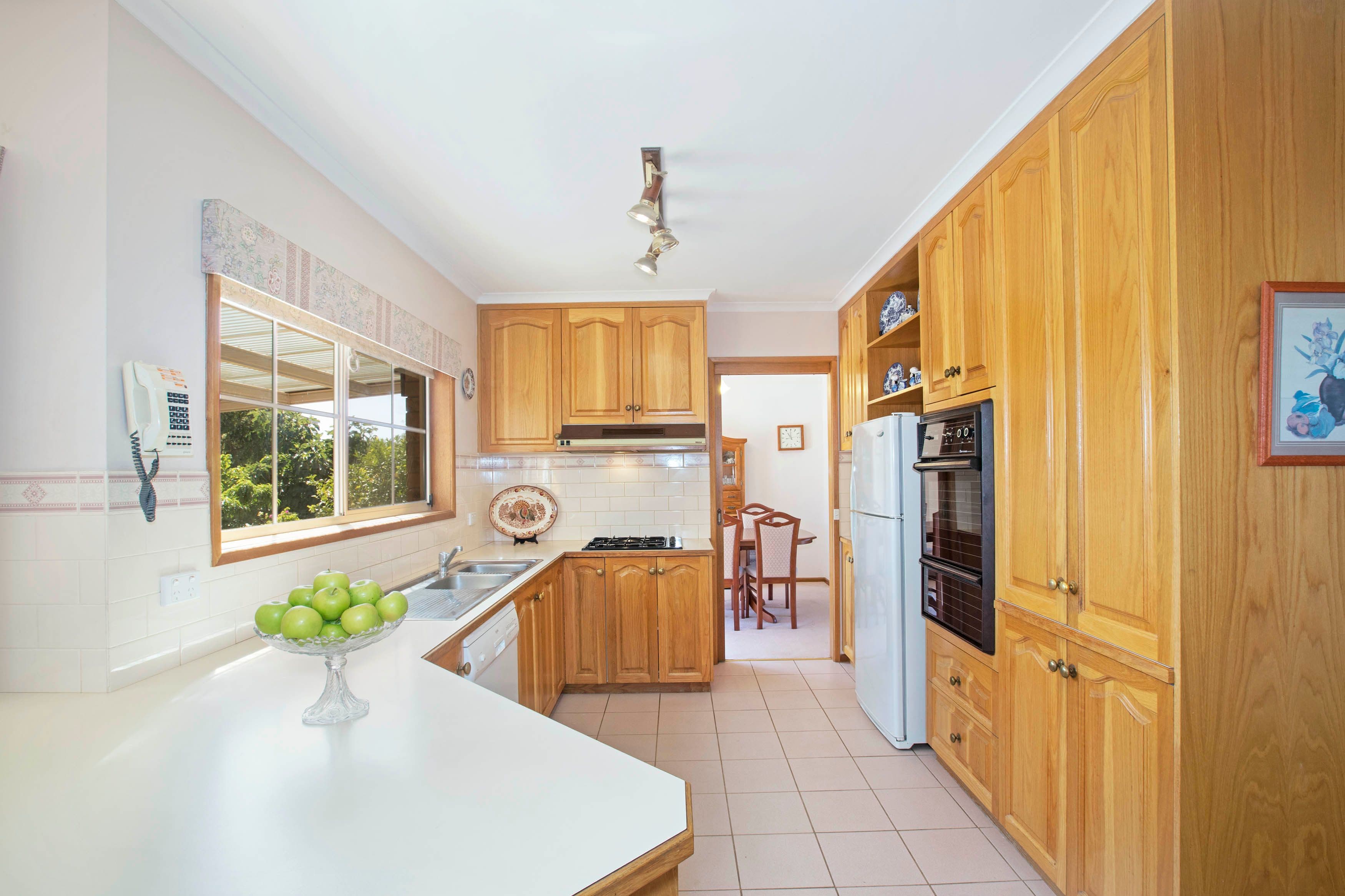 16 Kindale Court, Highton VIC 3216, Highton - Thumbnail 6