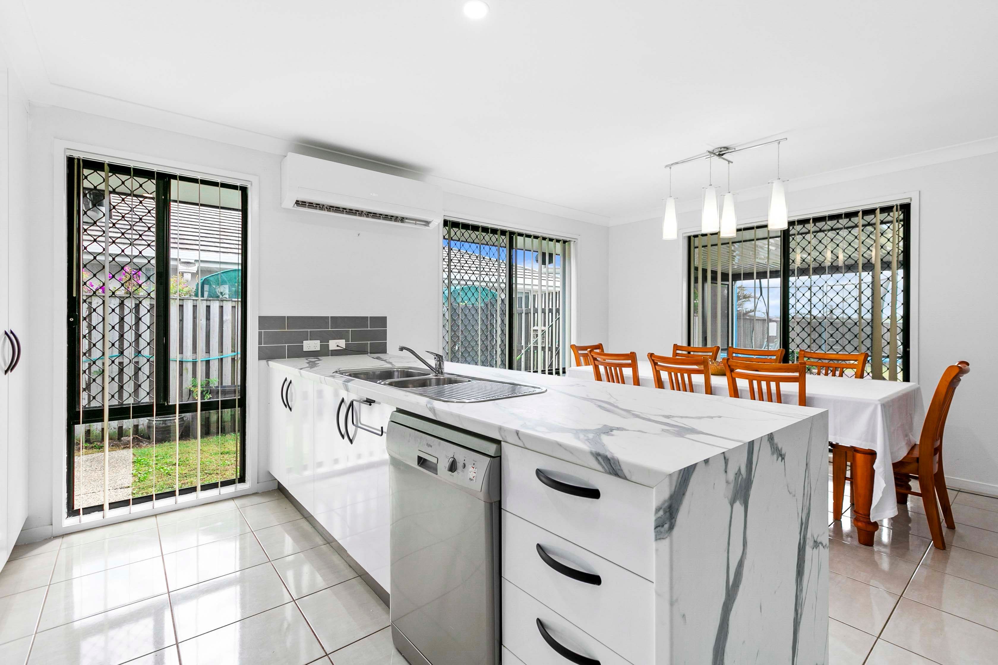 8 Parkview Street, Wondunna QLD 4655, Wondunna - Thumbnail 2
