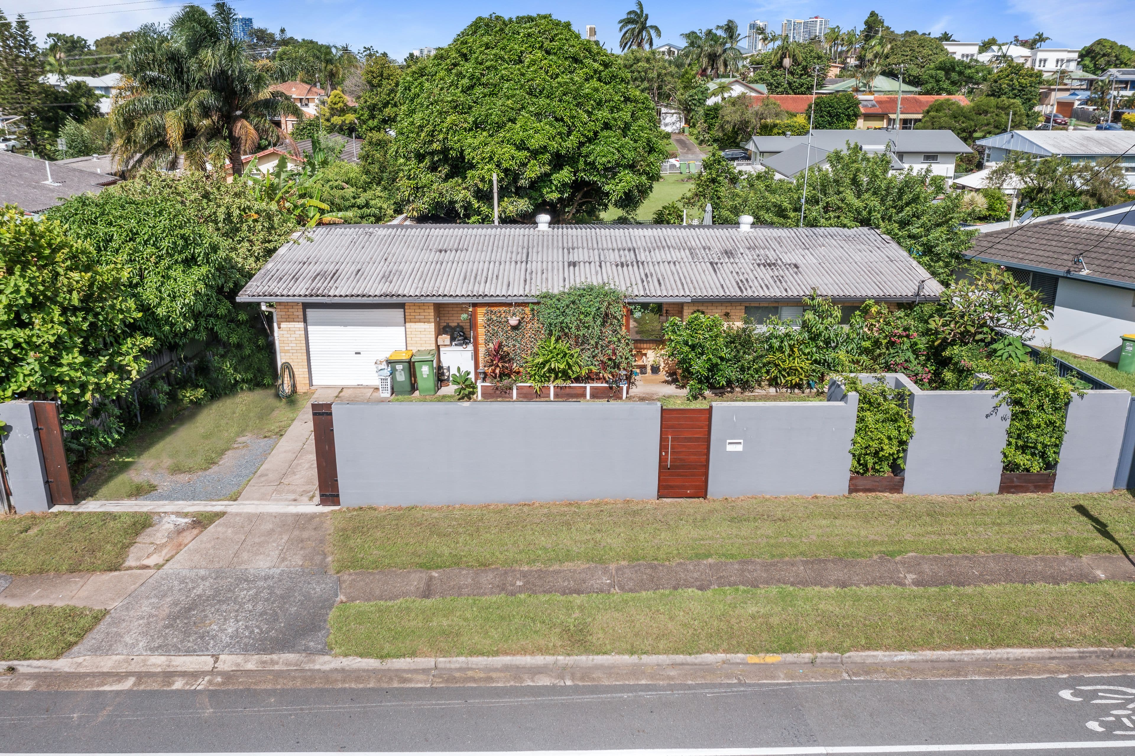 13 Kumbari Avenue, Southport QLD 4215, Southport - Thumbnail 2