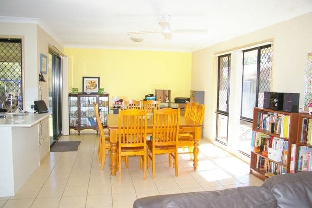 4 Vincent Court, DECEPTION BAY QLD 4508, Deception Bay - Thumbnail 2