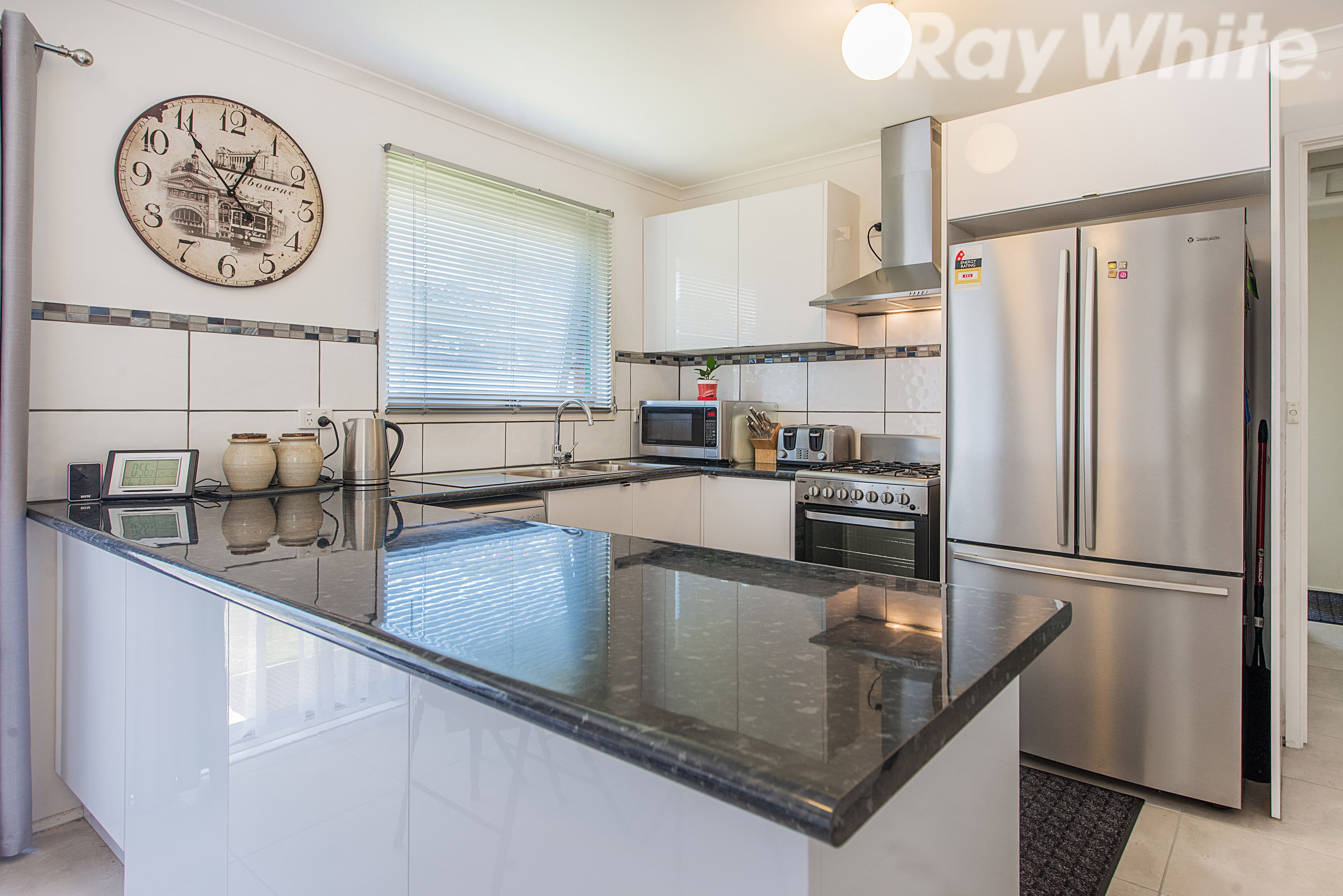 2 William Street, Cranbourne VIC 3977, Cranbourne - Thumbnail 2