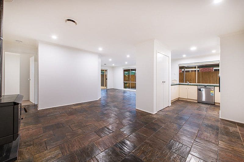 5 Friendship Close, Cranbourne West VIC 3977, Cranbourne West - Thumbnail 4