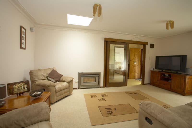 7 Juniper Road, WANTIRNA VIC 3152, Wantirna - Thumbnail 2