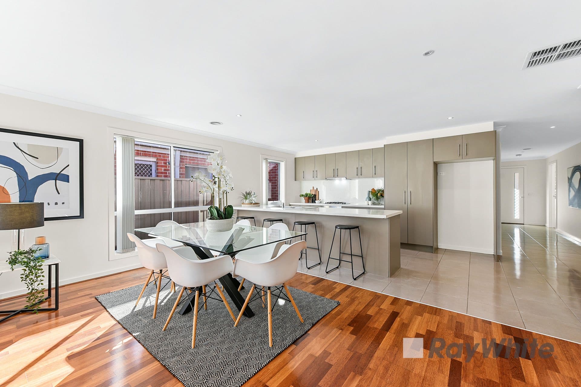 17 Arrow Road, Cranbourne East VIC 3977, Cranbourne East - Thumbnail 4